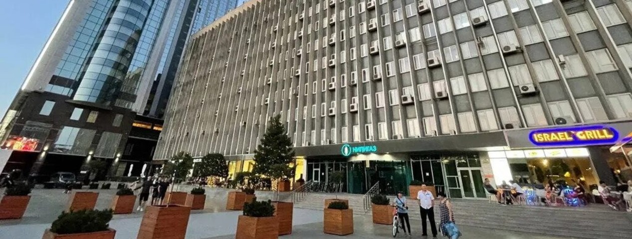 Офисное здание, в котором расположен новый офис Альтари Финанс в Краснодаре.